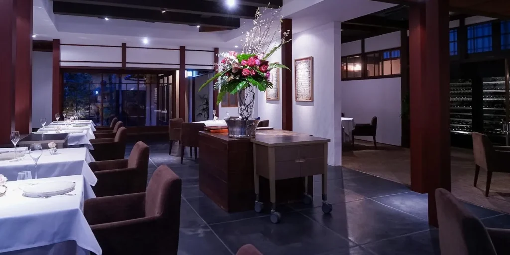 京都 パパ活 女性 Restaurant MOTOI