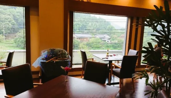 パパ活 佐賀県 女性 山カフェレストランKUREHA