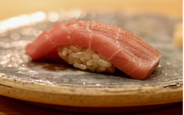 沖縄県 パパ活 女性 鮨いずみ