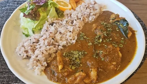 秋田県　パパ活　女性　Cafe&Kitchen ふわりずむ