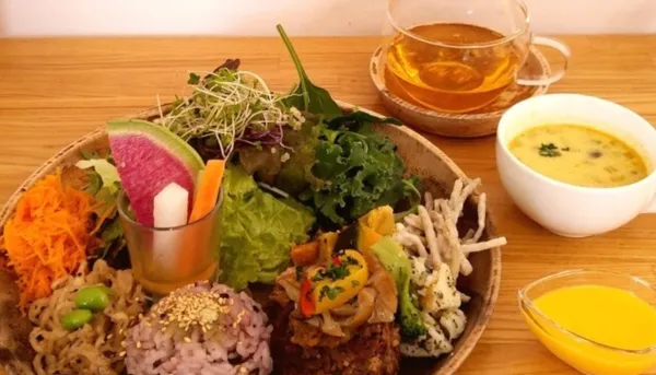 富山県　パパ活　女性　AND LIFE CAFE
