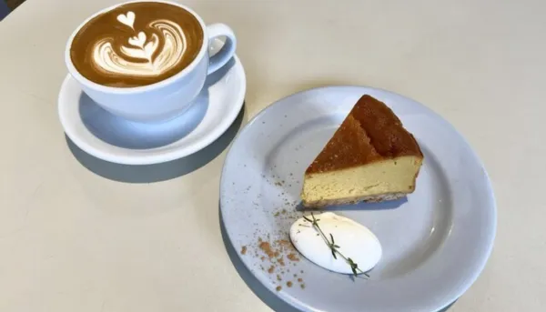 石川県　パパ活　女性　MORON CAFE