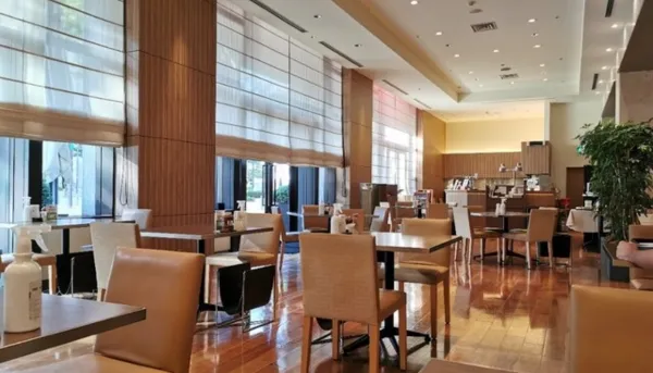 富山県　パパ活　女性　欧風レストランユーロカフェ エヴー